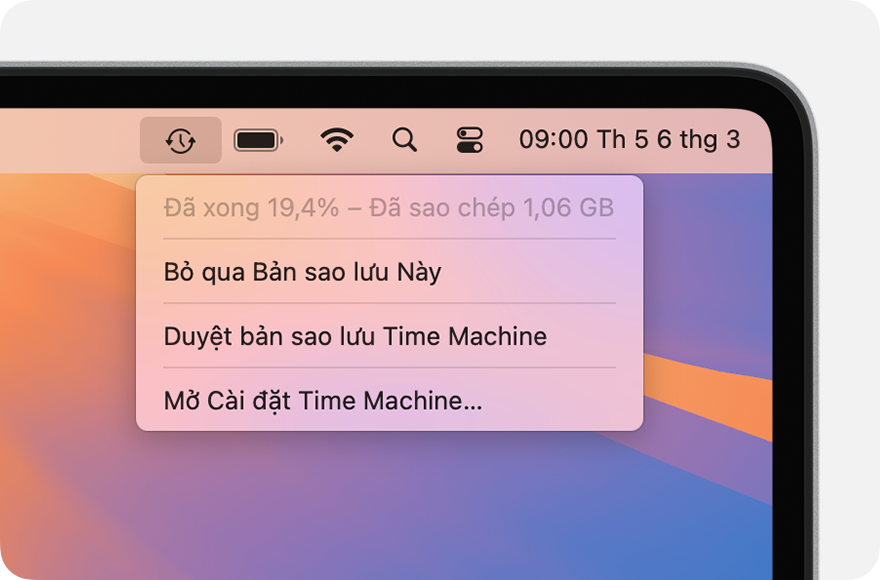 Menu Time Machine hiển thị một bản sao lưu đang tiến hành.