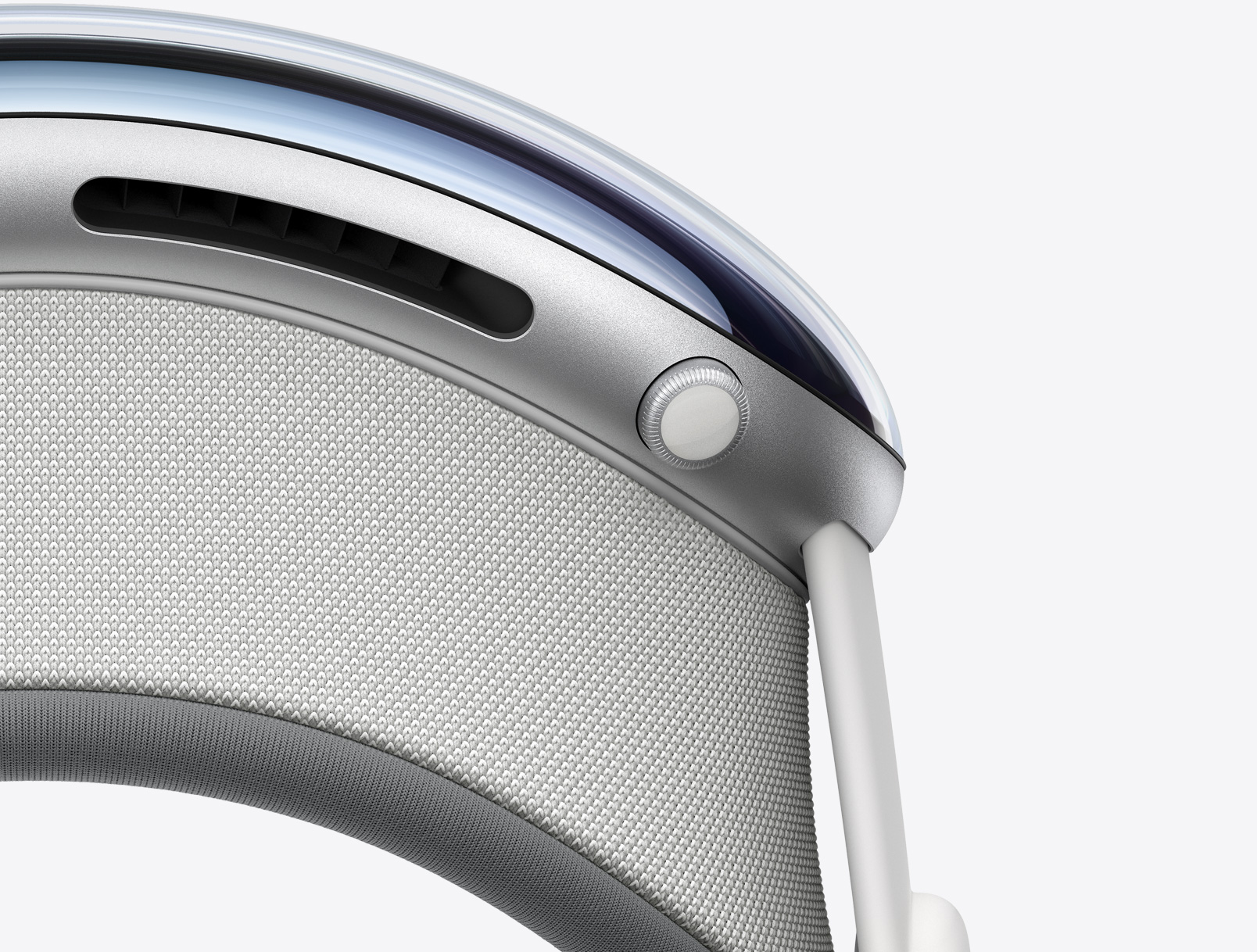 Vue de biais d’Apple Vision Pro placé à la verticale montrant la Digital Crown