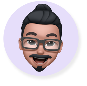 微笑表情 Memoji，一位蓄鬍鬚戴眼鏡的男性