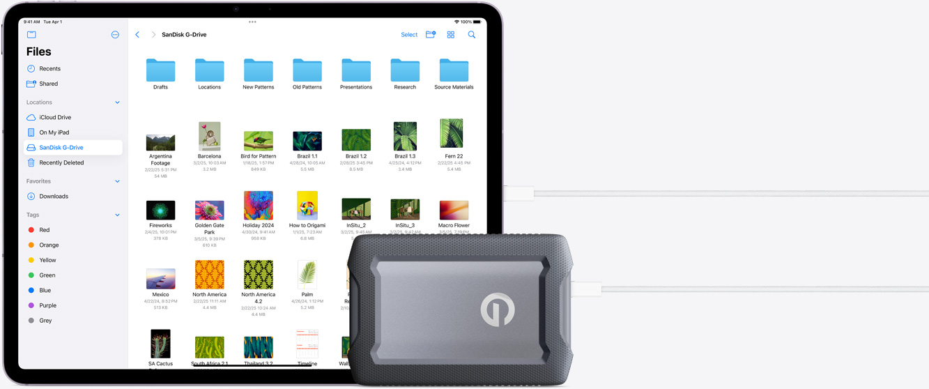 iPad Air die is verbonden met een externe harde schijf
