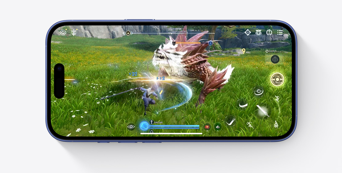Un iPhone 16 à l’horizontale affichant une scène du jeu vidéo Honor of Kings: World.